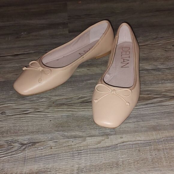 Deltan Quinn  Nude color Leather Ballet Flats Sz 10 NWOT - Picture 1 of 8